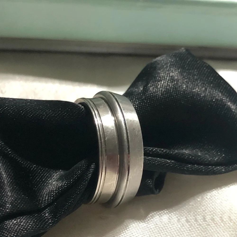 Breuning Sterling Silver 5mm width beveled striped band